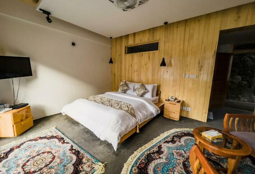 اتاق لوکس, Famree Resort Hunza