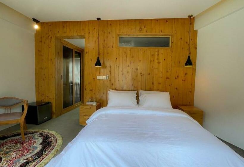 اتاق لوکس, Famree Resort Hunza