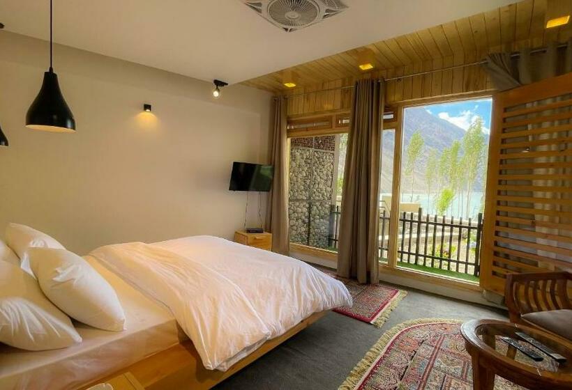 اتاق لوکس, Famree Resort Hunza
