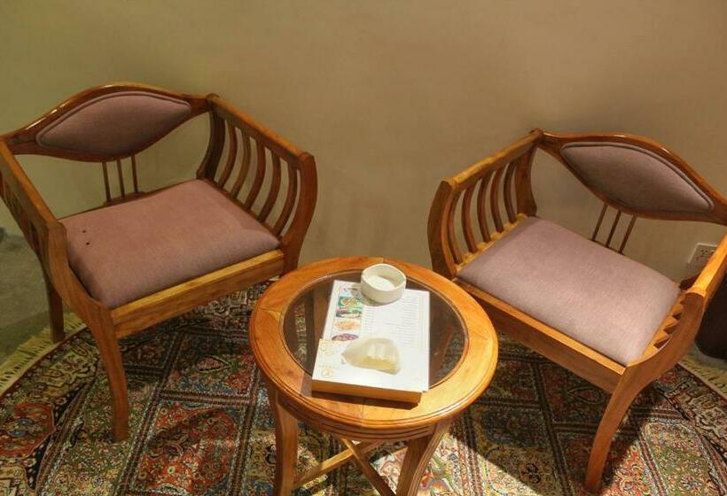 اتاق لوکس, Famree Resort Hunza