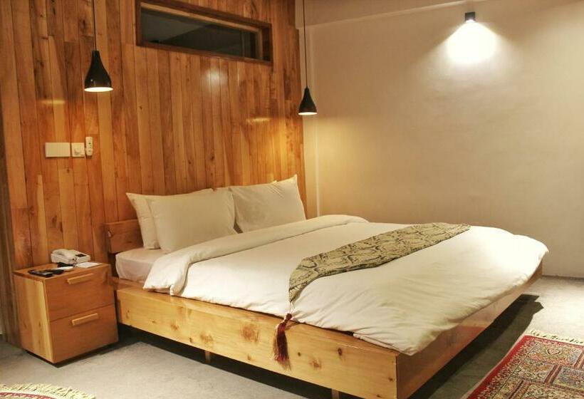 اتاق لوکس, Famree Resort Hunza