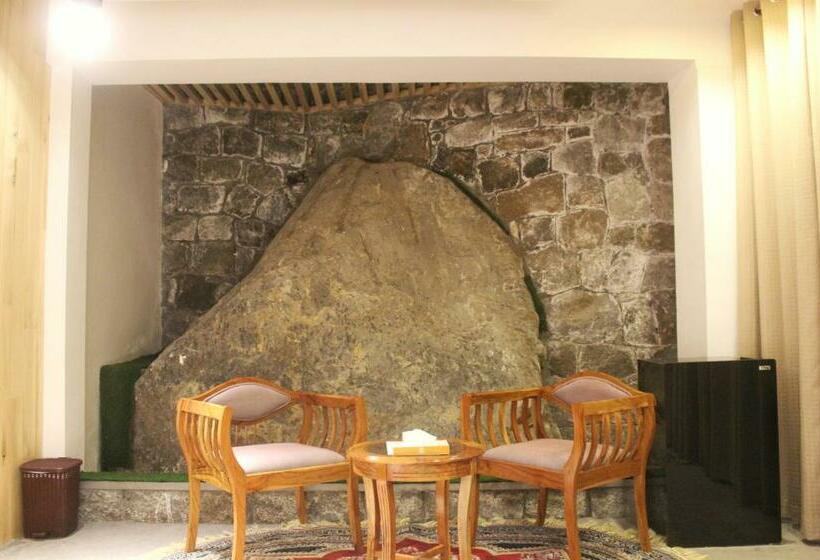 اتاق لوکس, Famree Resort Hunza