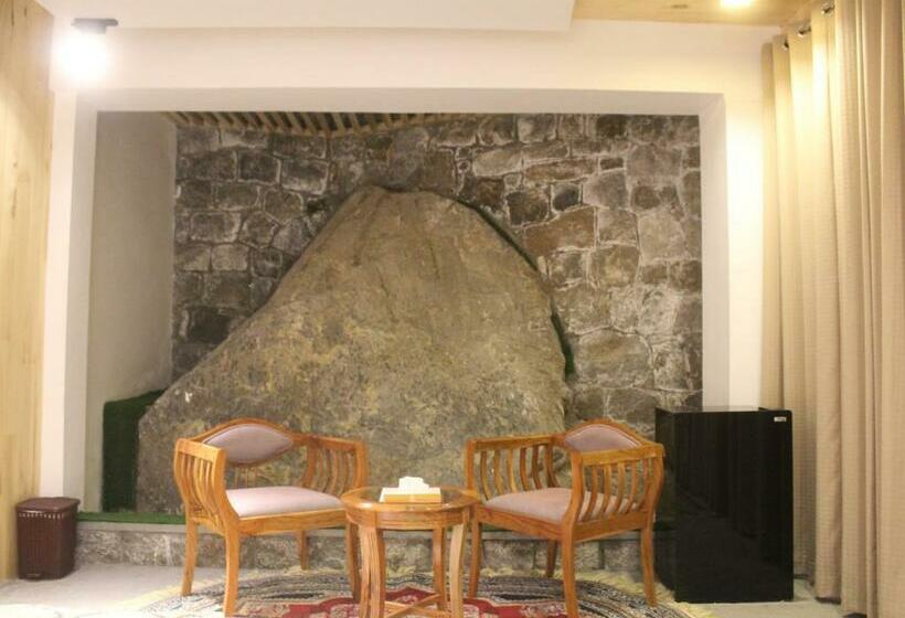 اتاق لوکس, Famree Resort Hunza