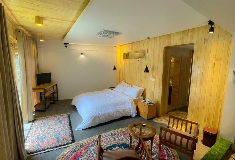 اتاق اجرایی سه نفره, Famree Resort Hunza