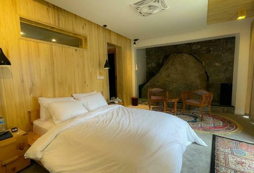 اتاق اجرایی سه نفره, Famree Resort Hunza