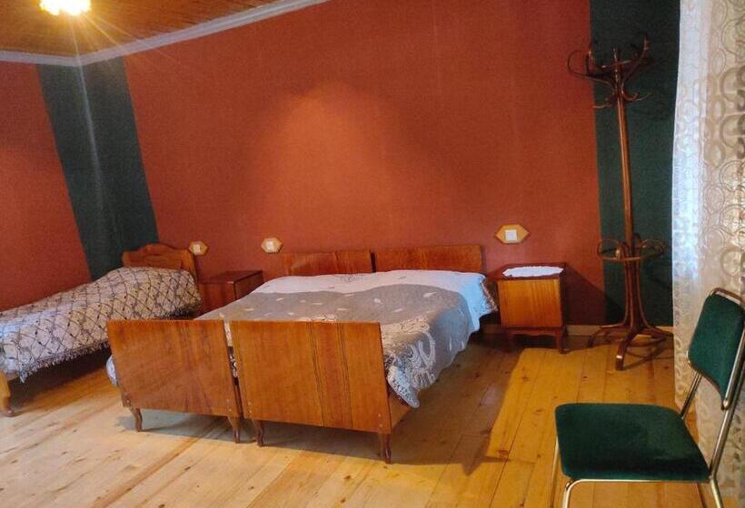 اتاق استاندارد سه نفره, Guest House Waterfall