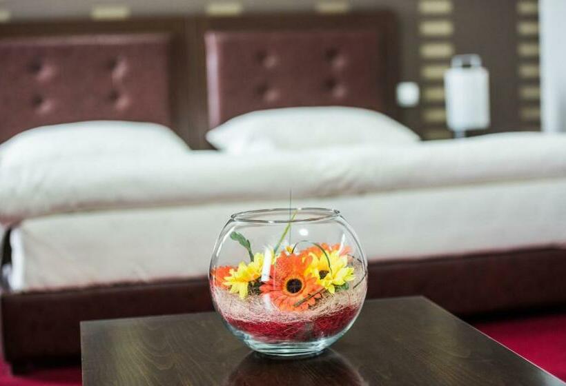 اتاق راحتی سه تخته, Atlas Ugljevik