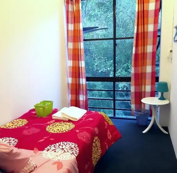 اتاق عادی یک تخته, Ez Lodgings
