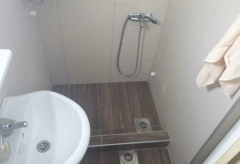 اتاق استاندارد چهار تخته, Domacinstvo Kod Gere