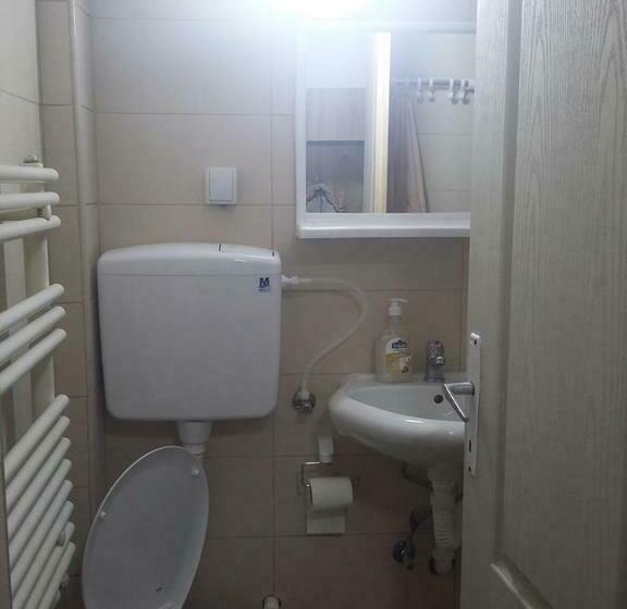 اتاق استاندارد چهار تخته, Domacinstvo Kod Gere