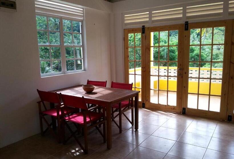 إستوديو قياسى, Mango Garden Cottages
