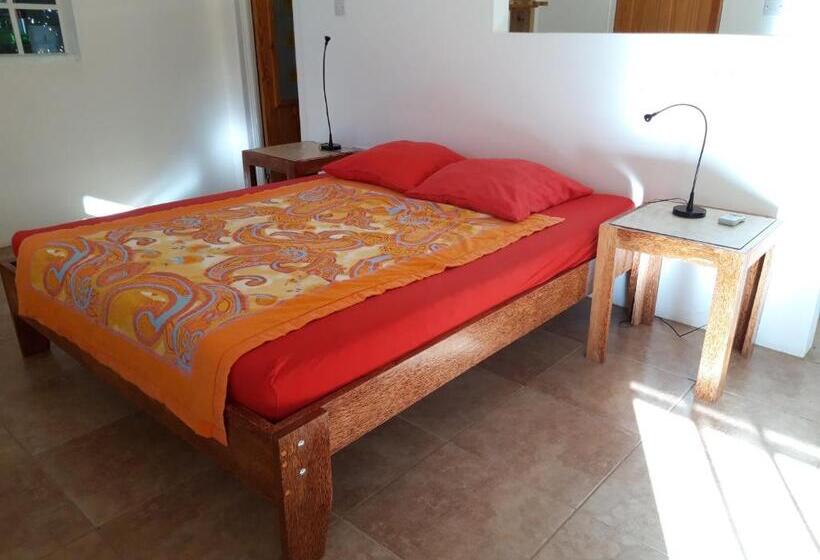 إستوديو قياسى, Mango Garden Cottages