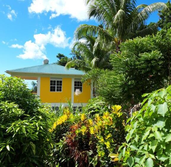 إستوديو قياسى, Mango Garden Cottages