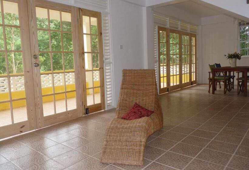 شقة غرفة واحدة, Mango Garden Cottages