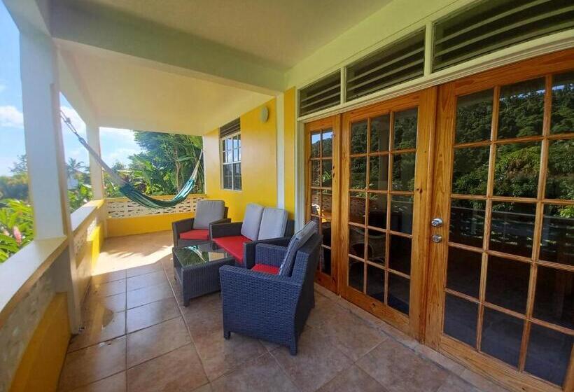 استودیو استاندارد با چشم‌انداز, Mango Garden Cottages