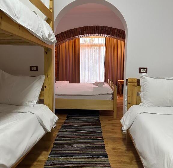 ファミリールーム, Alpeta Agrotourism & Winery   Roshnik , Berat