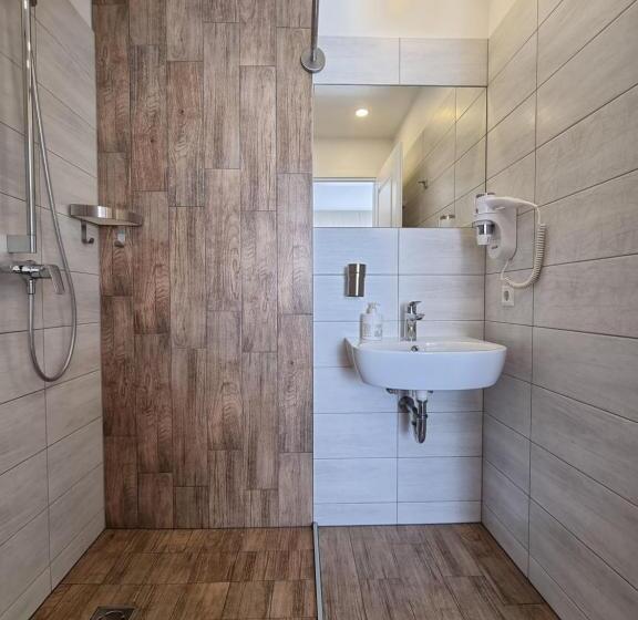 اتاق استاندارد, Amber Drop Apartments