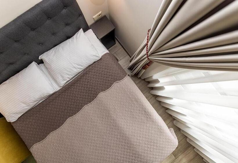 استودیوی استاندارد, Amber Drop Apartments