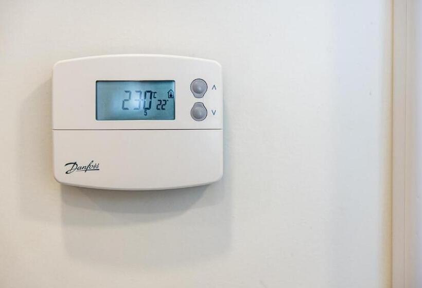 استودیوی استاندارد, Amber Drop Apartments