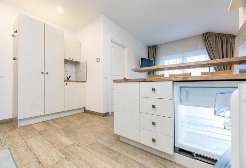 استودیو استاندارد با بالکن, Amber Drop Apartments