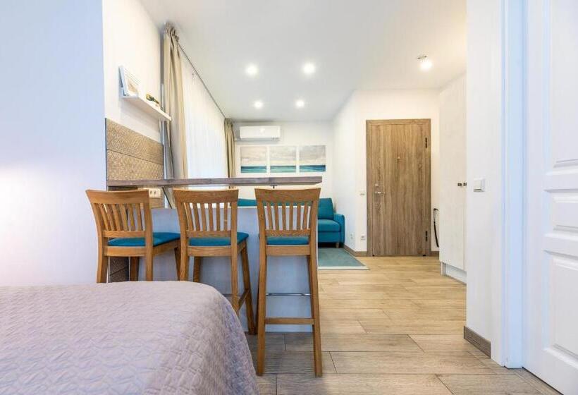 استودیو استاندارد با بالکن, Amber Drop Apartments