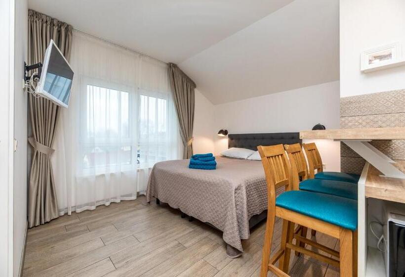 استودیو استاندارد با بالکن, Amber Drop Apartments