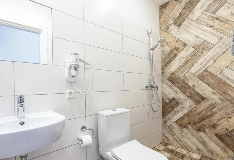 استودیو استاندارد با بالکن, Amber Drop Apartments