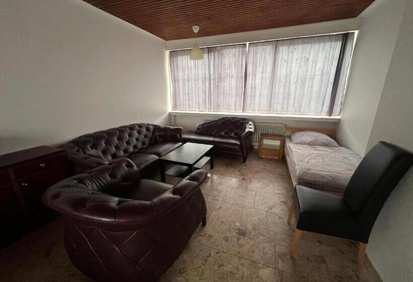 스탠다드 4인용 룸 공용 욕실, Messe Zimmer Hannover Pattensen