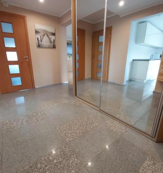 اتاق استاندارد سه نفره, Robeda