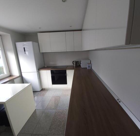 اتاق استاندارد سه نفره, Robeda