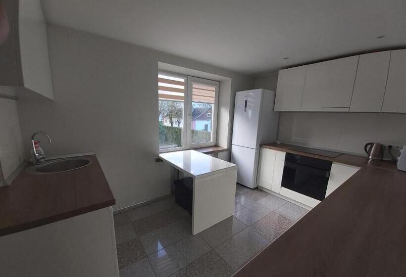 اتاق استاندارد سه نفره, Robeda