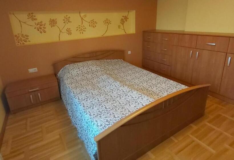 اتاق استاندارد سه نفره, Robeda