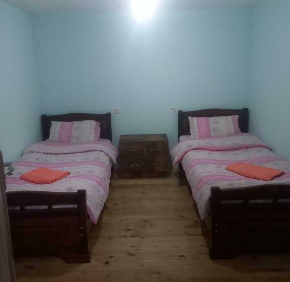 اتاق اکونومی, Sesili Guesthouse