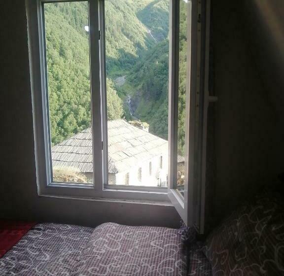 اتاق اکونومی, Sesili Guesthouse