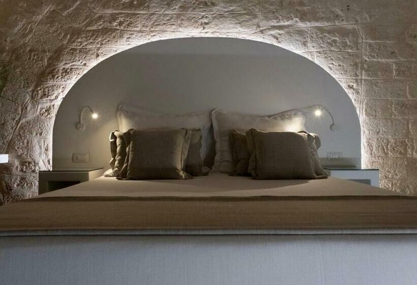 سوییت, The Saint Stays