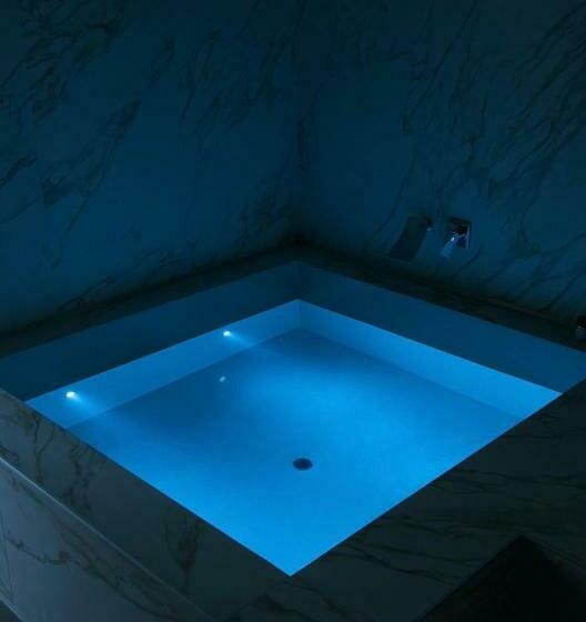 سوییت, The Saint Stays