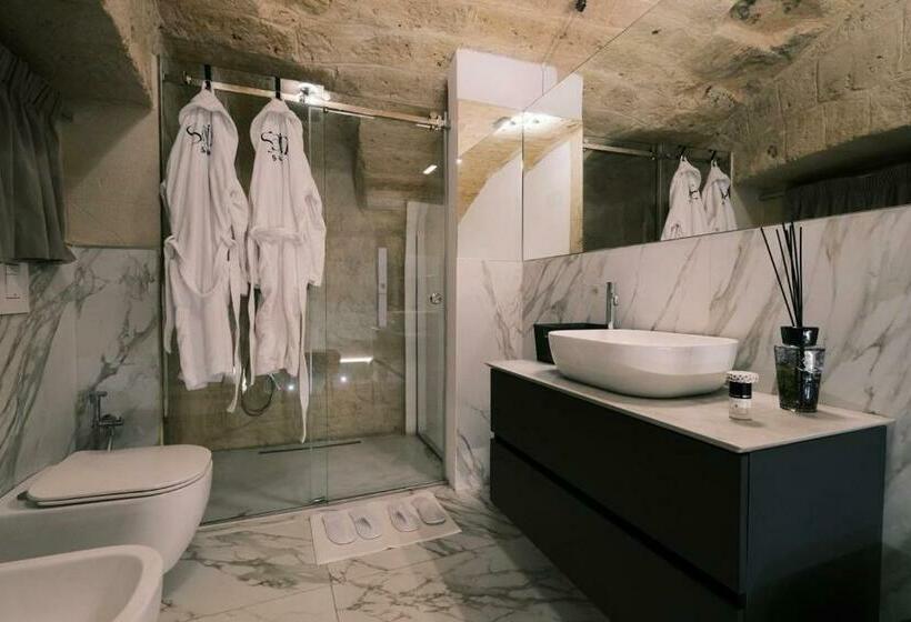 سوییت, The Saint Stays