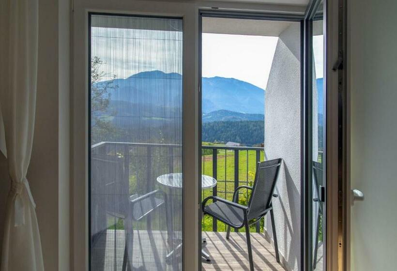 اتاق استاندارد با چشم‌انداز کوهستان, Vila Marin