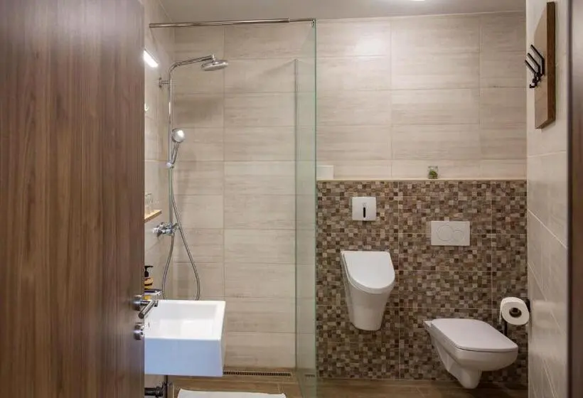 اتاق لوکس, Vila Marin