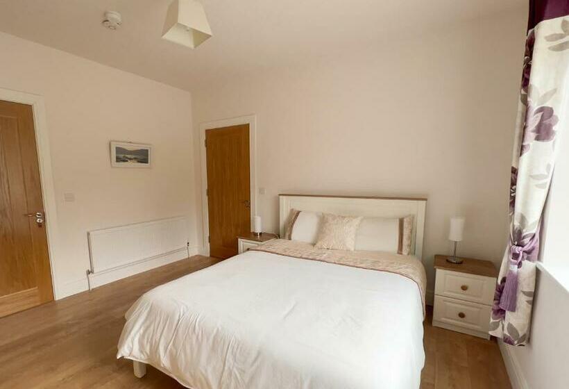 חדר דחוקס עם מיטת קינג, Woodview Lodge