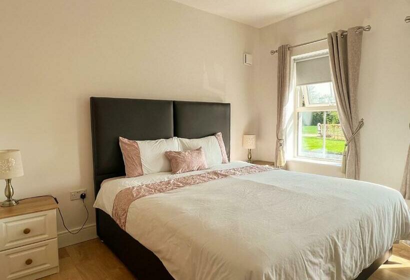 חדר סטנדרט עם מיטת קינג, Woodview Lodge