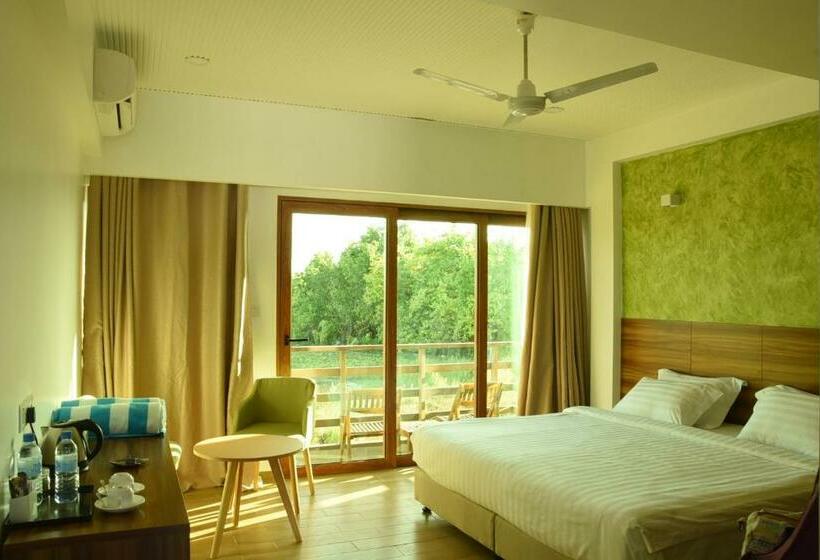 اتاق لوکس با چشم‌انداز باغ, Olive Goidhoo