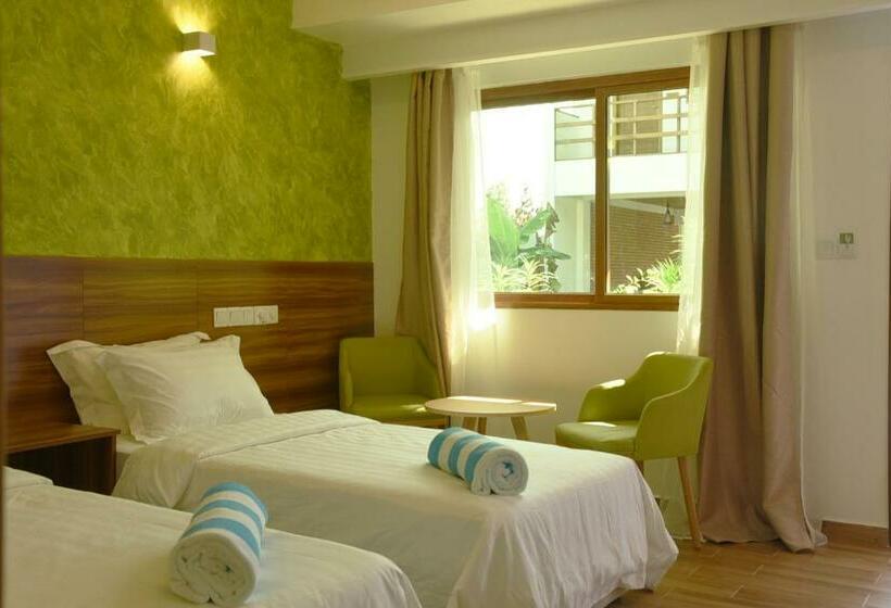 اتاق لوکس با چشم‌انداز باغ, Olive Goidhoo