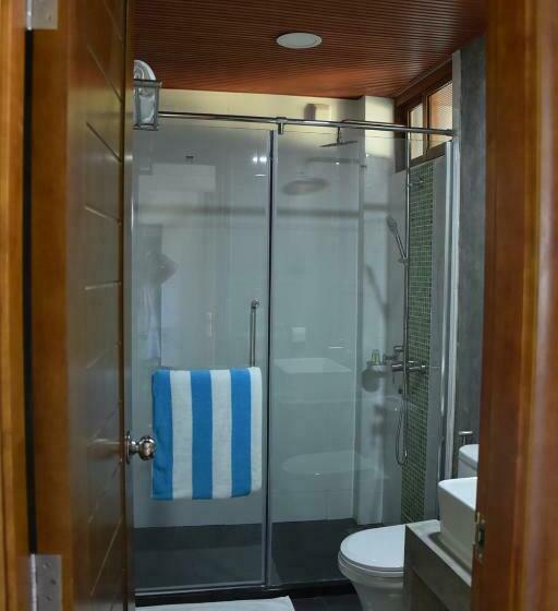 اتاق لوکس با چشم‌انداز دریا, Olive Goidhoo