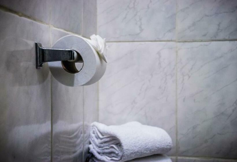 اتاق اکونومی, We Hotel, La Lima