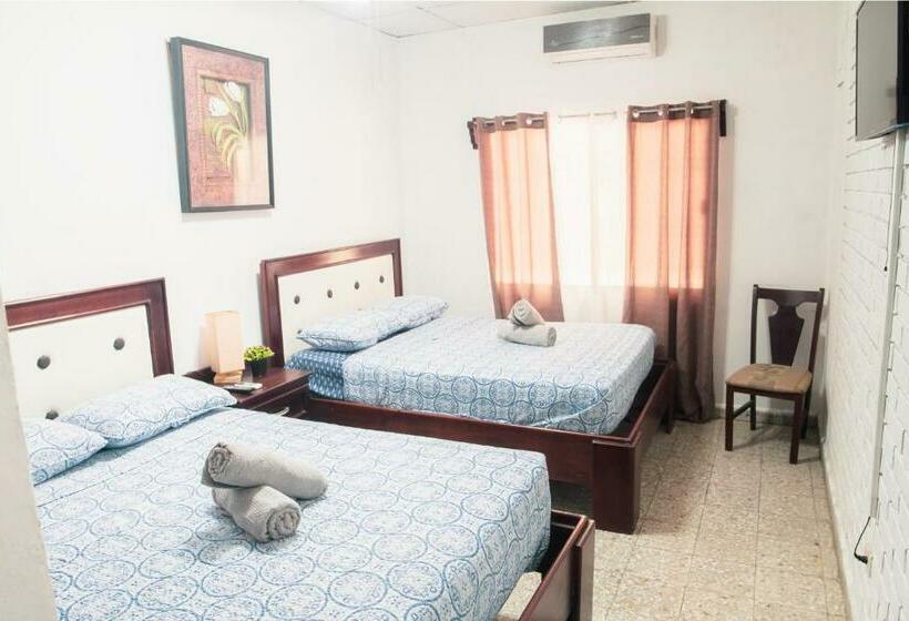 اتاق اکونومی, We Hotel, La Lima