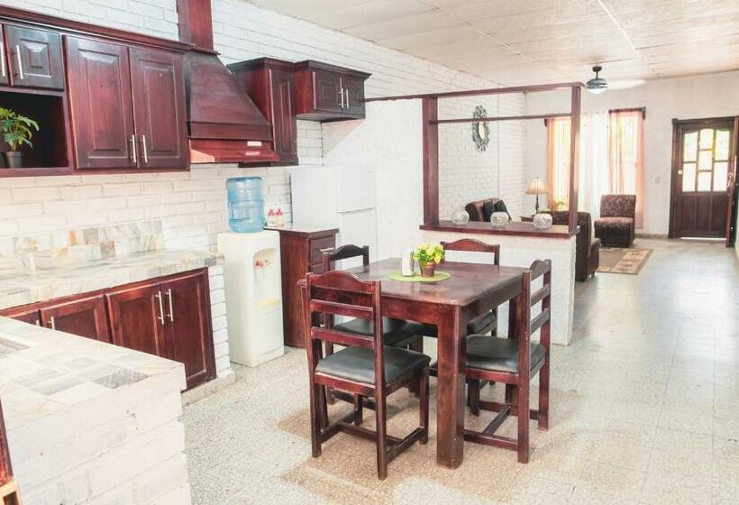 اتاق اکونومی, We Hotel, La Lima