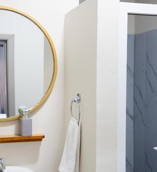 اتاق اکونومی, We Hotel, La Lima