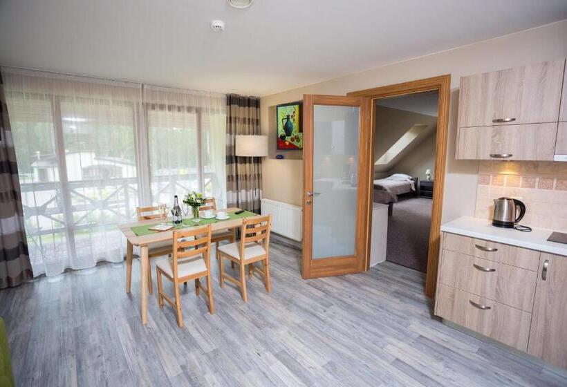 패밀리 스위트, Irbēni