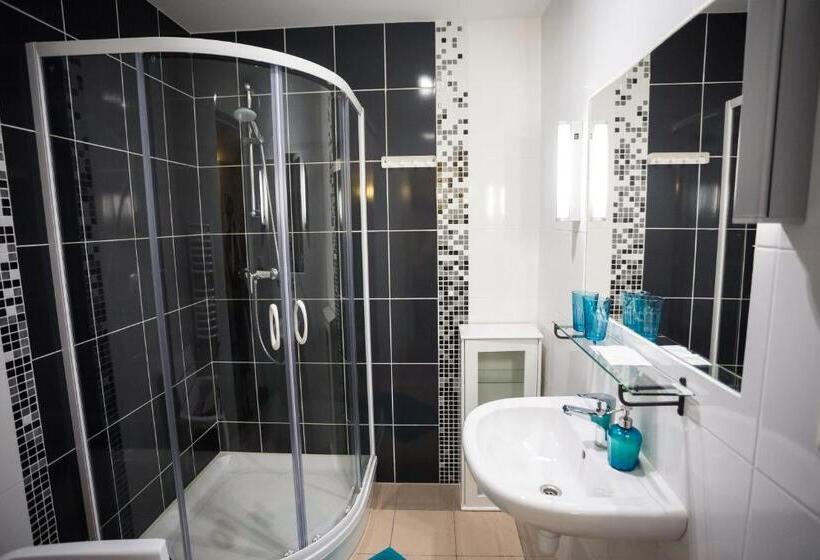 스탠다드 트리플 발코니 룸, Irbēni